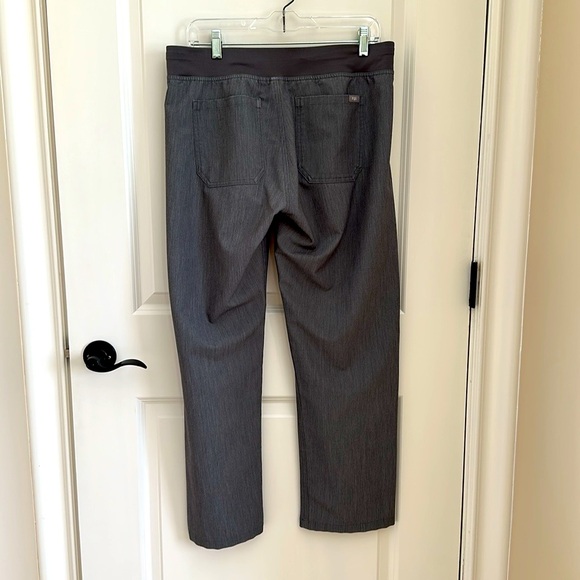 Figs Livingston scrub pants in graphite - Picture 3 of 6